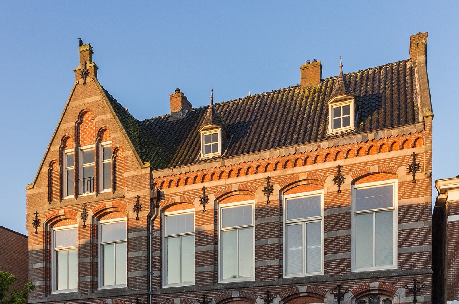 Voormalig postkantoor Joure aan de Midstraat 24-26 — rijksmonument