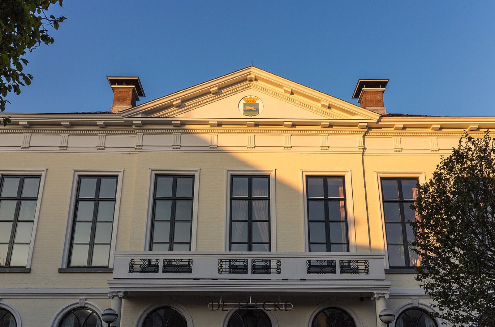 Voormalig raadhuis Joure aan de Midstraat 10 — rijksmonument